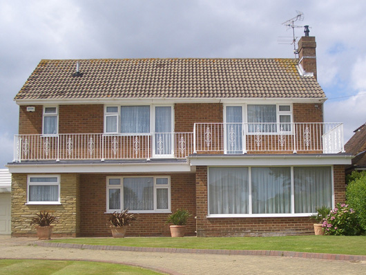 metal balcony railings